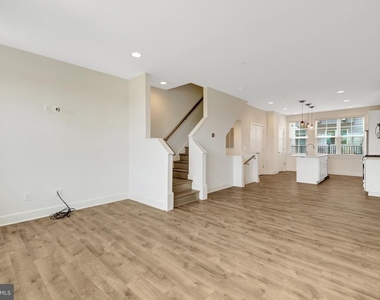 11247 Beaker Street - Photo Thumbnail 9