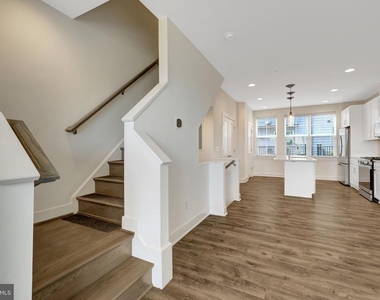 11247 Beaker Street - Photo Thumbnail 11