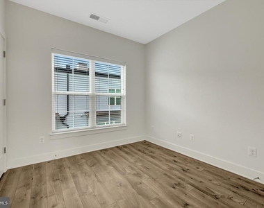 11247 Beaker Street - Photo Thumbnail 31