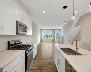 11247 Beaker Street - Photo Thumbnail 12