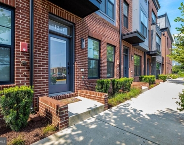 11247 Beaker Street - Photo Thumbnail 2