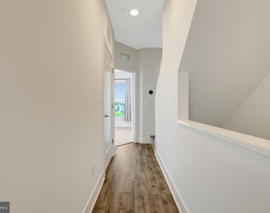11247 Beaker Street - Photo Thumbnail 17