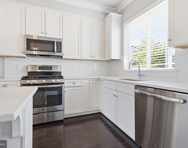 14566 Lake Vista Drive - Photo Thumbnail 10