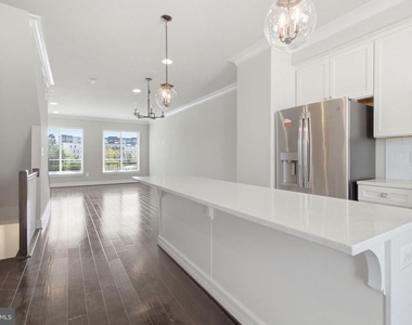 14566 Lake Vista Drive - Photo Thumbnail 7