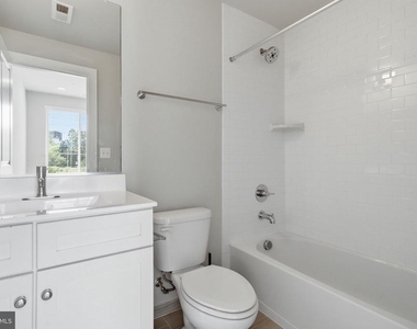 14566 Lake Vista Drive - Photo Thumbnail 5