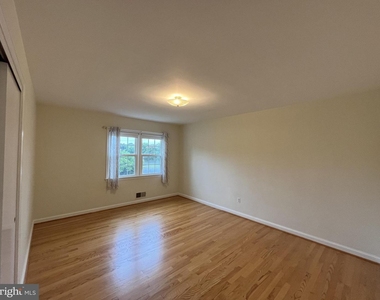 6301 Evermay Drive - Photo Thumbnail 11