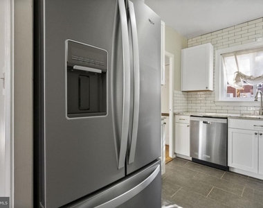 1635 Ripon Place - Photo Thumbnail 9