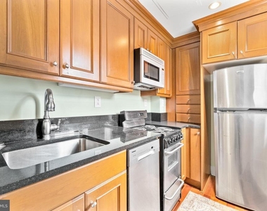 1701 Locust Street - Photo Thumbnail 7
