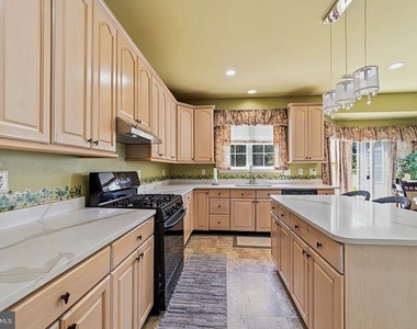537 Riggs Avenue - Photo Thumbnail 4
