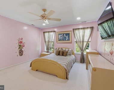 537 Riggs Avenue - Photo Thumbnail 22