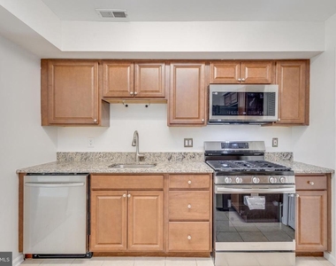 3704 Fenwick Lane - Photo Thumbnail 14