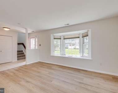 3704 Fenwick Lane - Photo Thumbnail 7