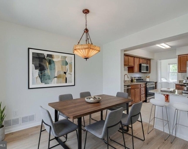3704 Fenwick Lane - Photo Thumbnail 9