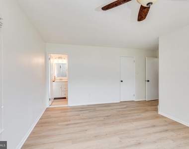 3704 Fenwick Lane - Photo Thumbnail 21