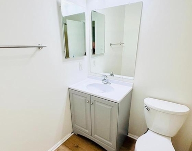 3704 Fenwick Lane - Photo Thumbnail 29