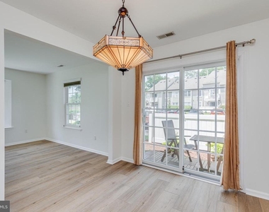 3704 Fenwick Lane - Photo Thumbnail 11