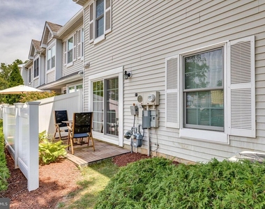 3704 Fenwick Lane - Photo Thumbnail 12