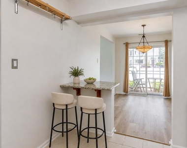 3704 Fenwick Lane - Photo Thumbnail 15