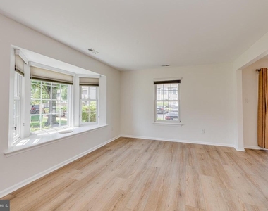 3704 Fenwick Lane - Photo Thumbnail 5