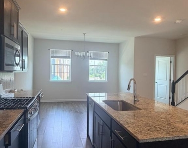 6504 Bullrush Court - Photo Thumbnail 10