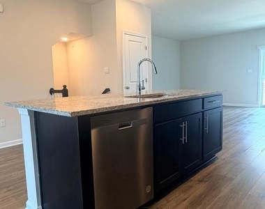 6504 Bullrush Court - Photo Thumbnail 11