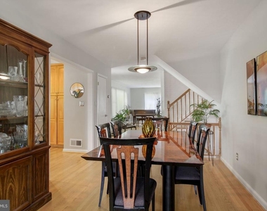 9504 Wadsworth Drive - Photo Thumbnail 8