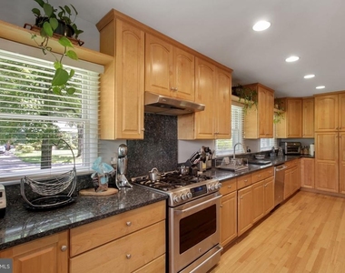 9504 Wadsworth Drive - Photo Thumbnail 12