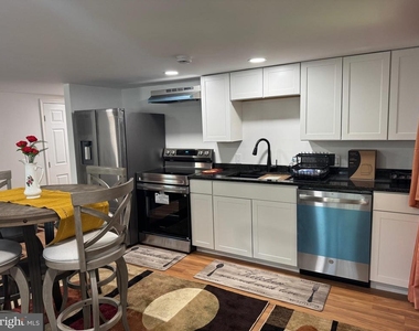 8612 Creek Court - Photo Thumbnail 4