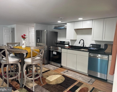 8612 Creek Court - Photo Thumbnail 3