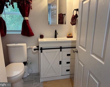 8612 Creek Court - Photo Thumbnail 11