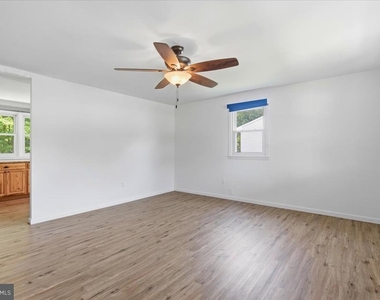 1447 Knight Avenue - Photo Thumbnail 2