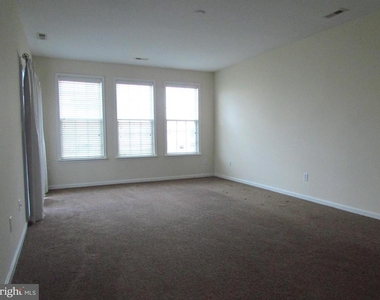 206 W Bourne Way - Photo Thumbnail 5
