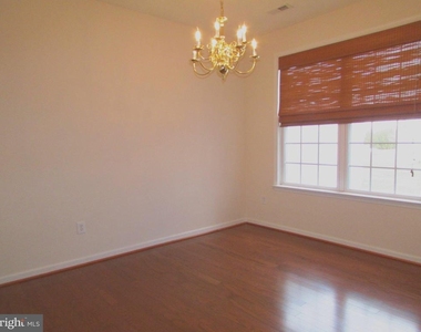 206 W Bourne Way - Photo Thumbnail 6