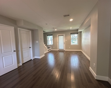 1914 D Street Ne - Photo Thumbnail 7