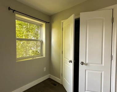 1914 D Street Ne - Photo Thumbnail 14