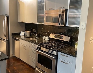 916 G Street Nw - Photo Thumbnail 4