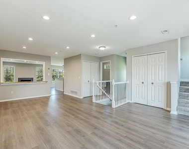 2865 Barclay Way - Photo Thumbnail 4