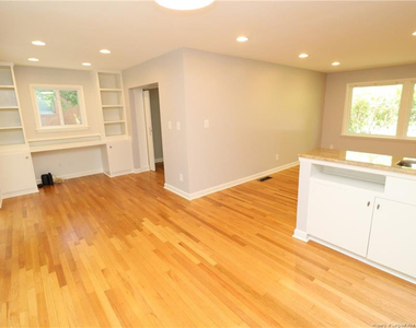 1009 Dogwood Lane - Photo Thumbnail 8