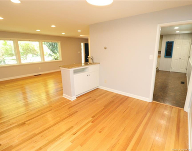 1009 Dogwood Lane - Photo Thumbnail 7