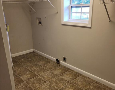 902 E 13th Street - Photo Thumbnail 8