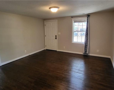 902 E 13th Street - Photo Thumbnail 2