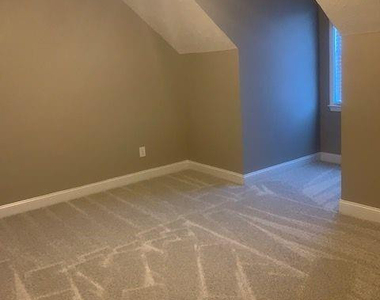 670 Amberdale West Circle - Photo Thumbnail 15