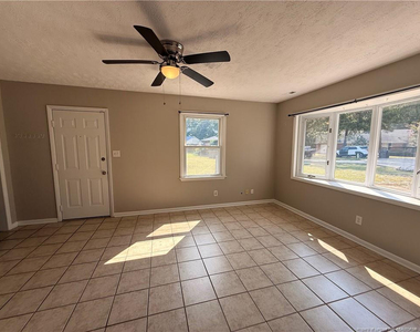 4805 Fellows Court - Photo Thumbnail 3
