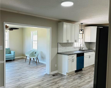 2914 Player Avenue - Photo Thumbnail 4