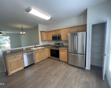 4905 Wyatt Brook Way - Photo Thumbnail 4