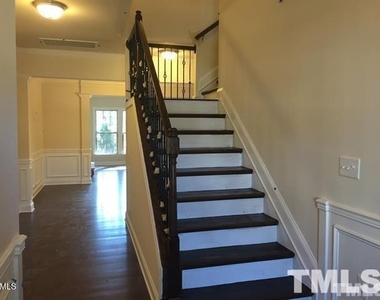 425 Daylin Drive - Photo Thumbnail 1