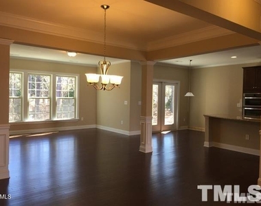 425 Daylin Drive - Photo Thumbnail 3