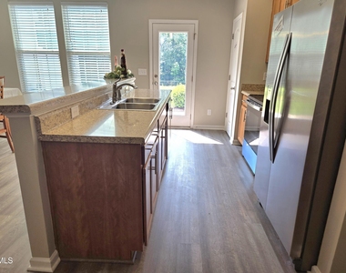 72 E Grove Point Drive - Photo Thumbnail 2