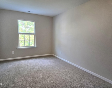 72 E Grove Point Drive - Photo Thumbnail 14