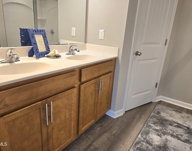 72 E Grove Point Drive - Photo Thumbnail 8